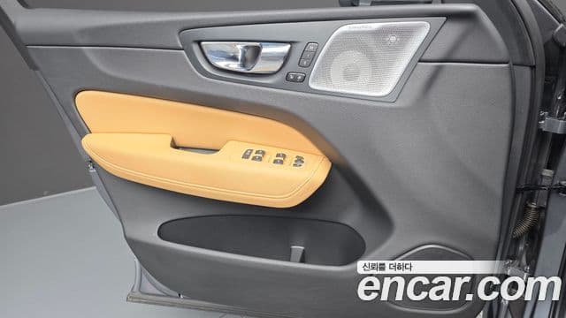Volvo XC60 2021 — Photo 14/30