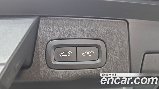 Volvo XC60 2021 — Photo 29/30