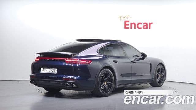 Porsche Panamera 2018 — ფოტო 2/20