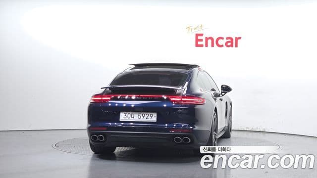 Porsche Panamera 2018 — ფოტო 4/20