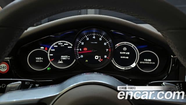 Porsche Panamera 2018 — ფოტო 8/20
