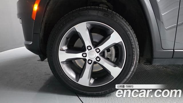 Jeep Grand Cherokee 2023 — ფოტო 5/20