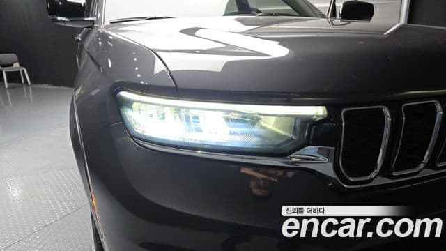 Jeep Grand Cherokee 2023 — Photo 15/32