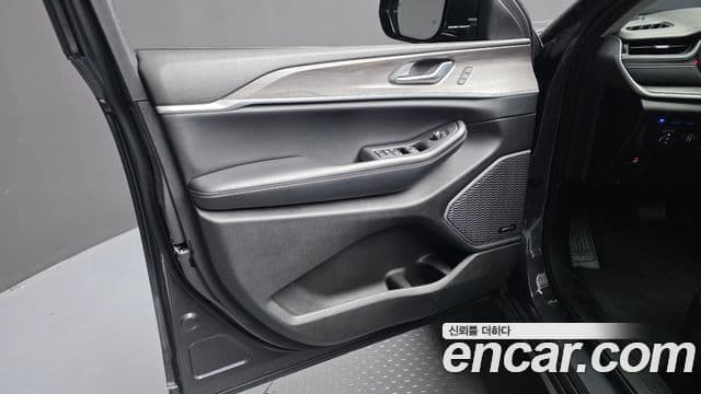 Jeep Grand Cherokee 2023 — Photo 19/32