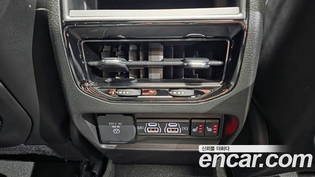 Jeep Grand Cherokee 2023 — Photo 17/32