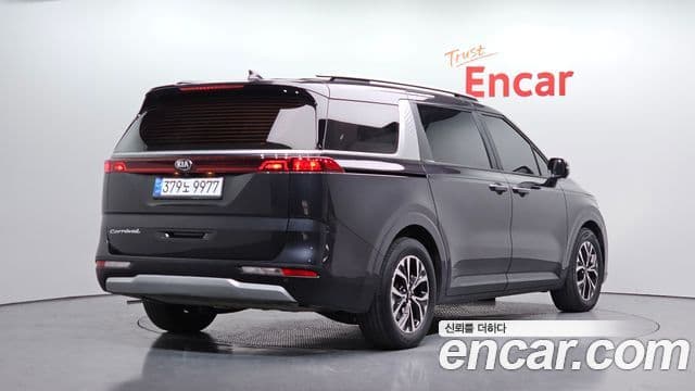 Kia Carnival 2021 — ფოტო 2/20