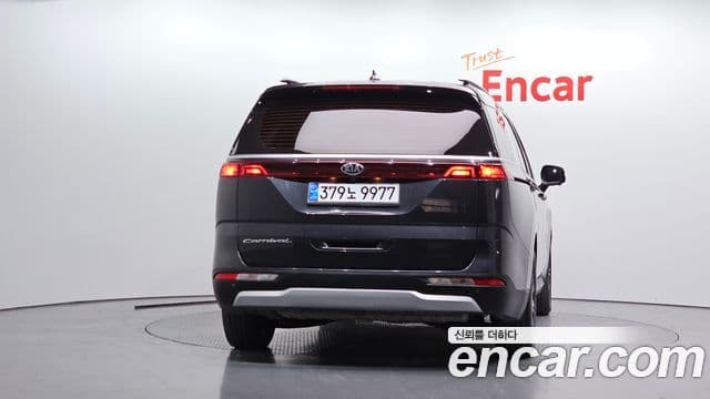 Kia Carnival 2021 — ფოტო 4/20