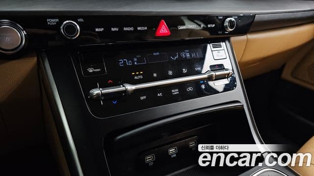 Kia Carnival 2021 — ფოტო 17/20