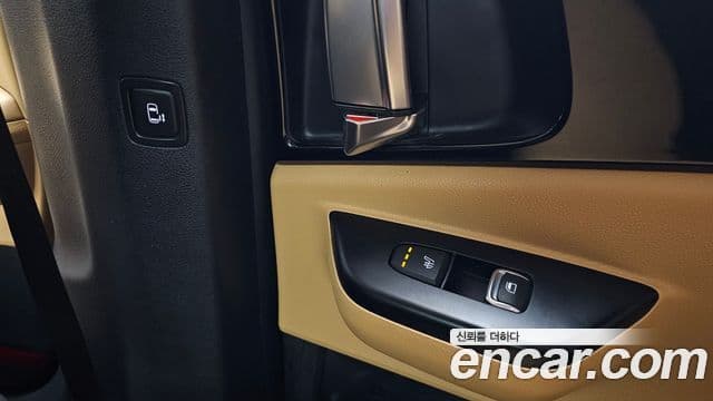 Kia Carnival 2021 — ფოტო 19/20