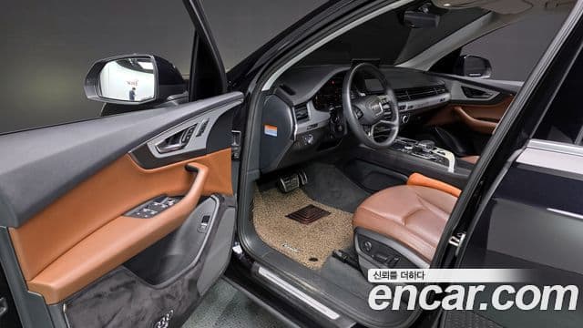 Audi Q7 2019 — Şəkil 10/20