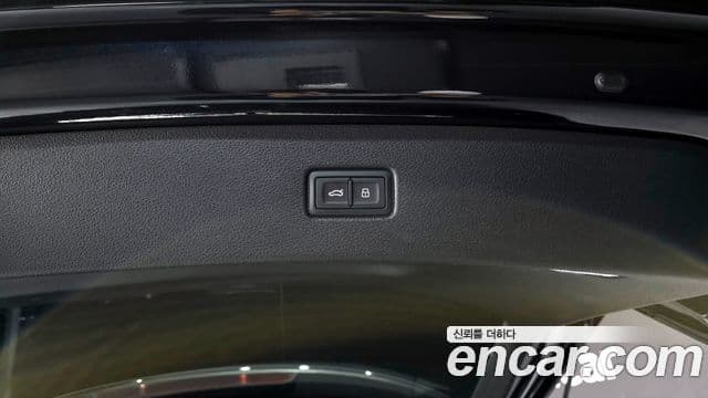 Audi Q7 2019 — Şəkil 17/20
