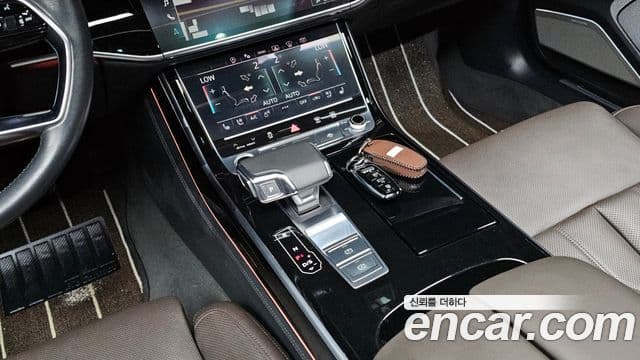 Audi A8 2021 — Şəkil 9/20