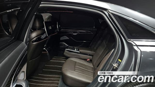 Audi A8 2021 — Şəkil 12/20