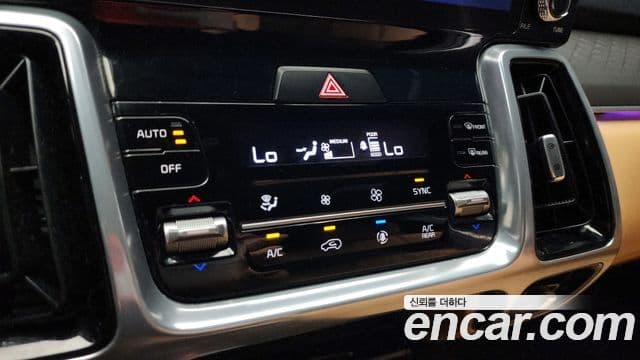 Kia Sorento 2023 — ფოტო 17/20