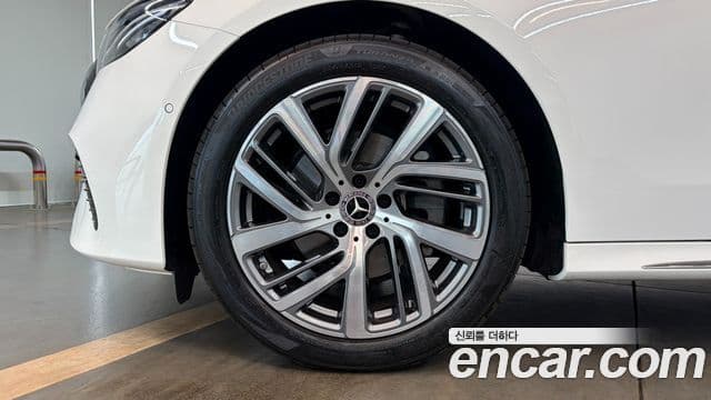 Mercedes-Benz E-Class 2025 — ფოტო 4/20