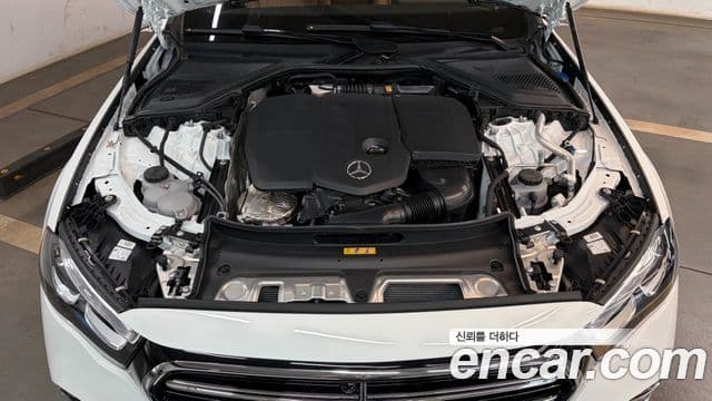 Mercedes-Benz E-Class 2025 — ფოტო 5/20