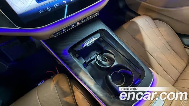 Mercedes-Benz E-Class 2025 — ფოტო 17/20