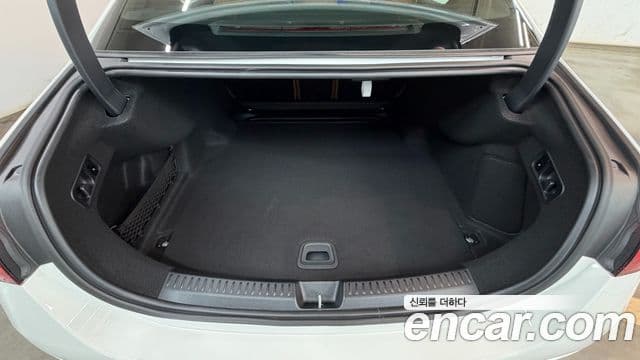 Mercedes-Benz E-Class 2025 — ფოტო 18/20