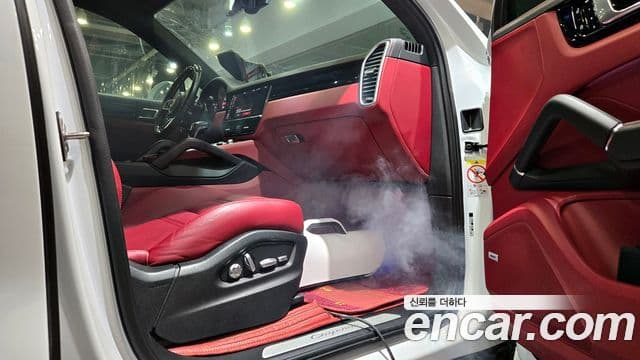 Porsche Cayenne 2021 — Photo 9/20