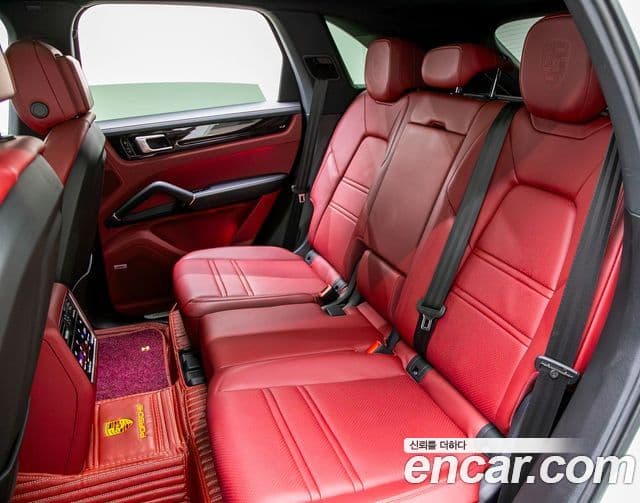 Porsche Cayenne 2021 — Photo 19/20