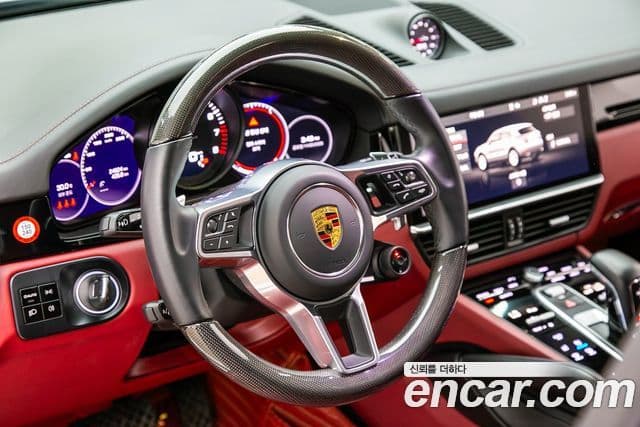 Porsche Cayenne 2021 — Photo 18/20