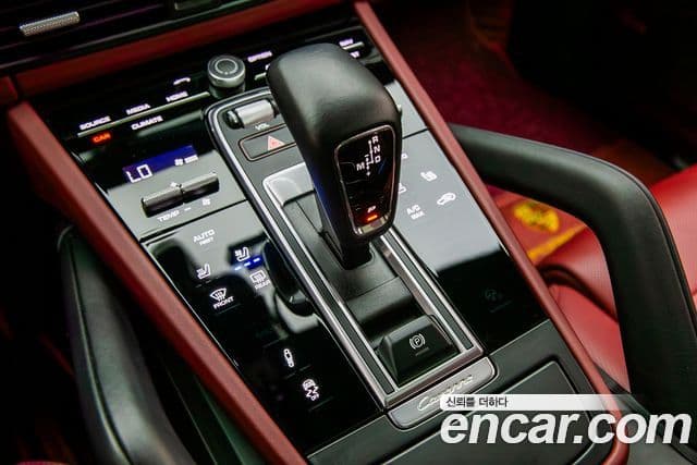 Porsche Cayenne 2021 — Photo 10/20