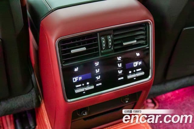 Porsche Cayenne 2021 — Photo 11/20