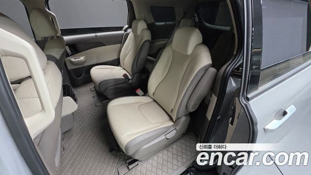 Kia Carnival 2025 — Şəkil 17/20