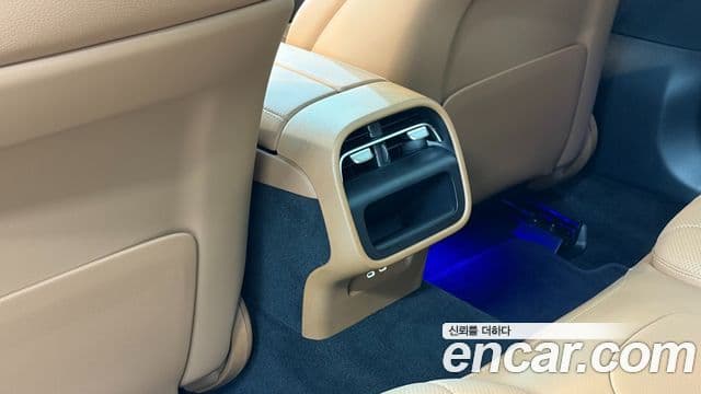 Mercedes-Benz E-Class 2025 — фото 15 из 20