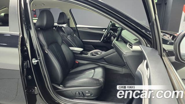 Kia K5 2021 — Şəkil 10/20