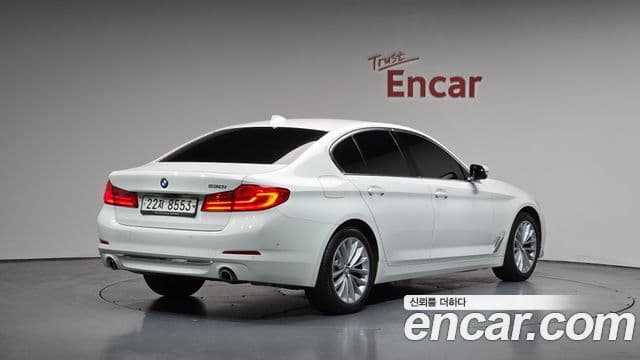 BMW 5 Series 2019 — ფოტო 2/20