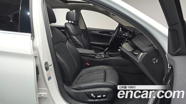 BMW 5 Series 2019 — ფოტო 11/20