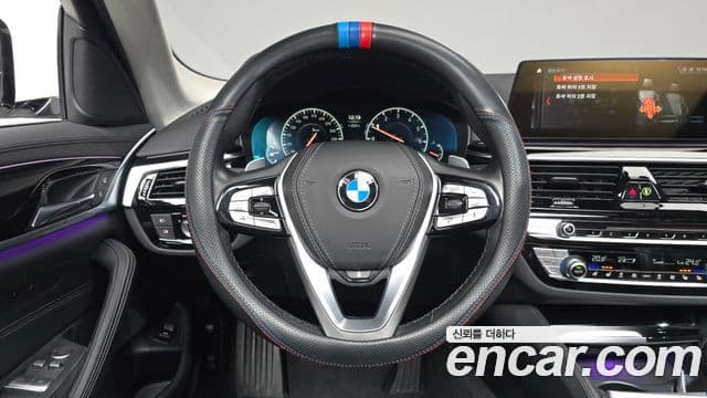 BMW 5 Series 2019 — ფოტო 13/20