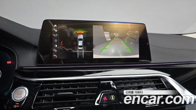 BMW 5 Series 2019 — ფოტო 15/20