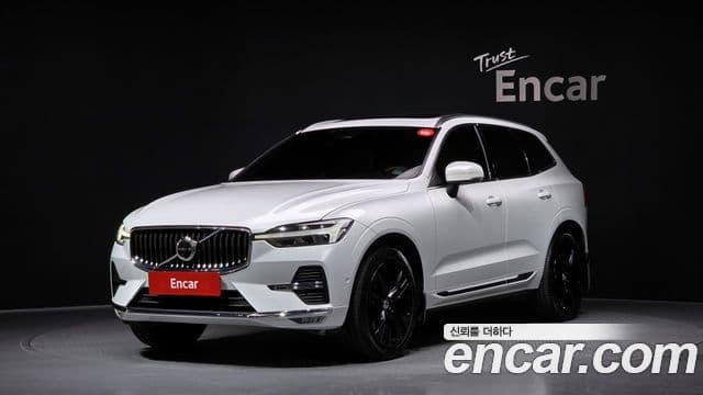 Volvo XC60 2022 — ფოტო 1/20