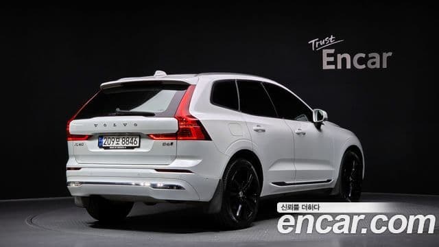 Volvo XC60 2022 — Photo 21/34