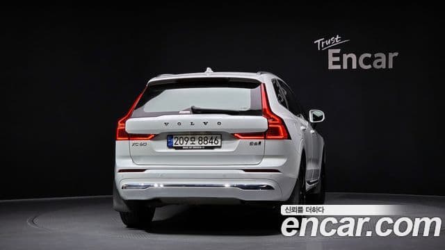 Volvo XC60 2022 — Photo 4/34