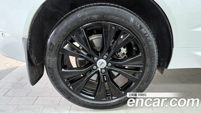 Volvo XC60 2022 — ფოტო 5/20