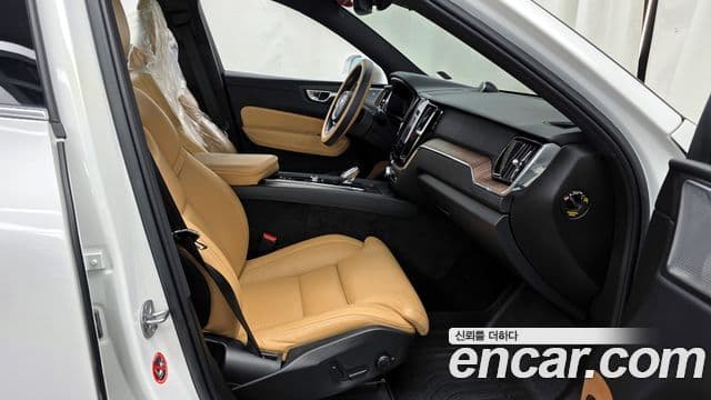 Volvo XC60 2022 — Photo 5/34