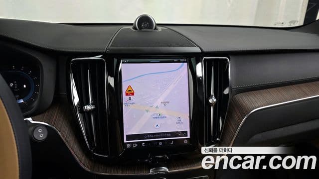 Volvo XC60 2022 — Photo 24/34
