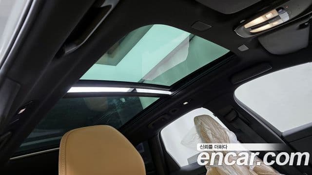 Volvo XC60 2022 — ფოტო 17/20