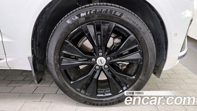Volvo XC60 2022 — Photo 1/34