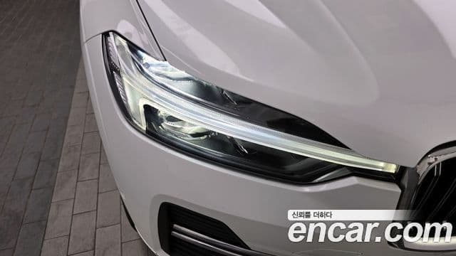 Volvo XC60 2022 — Photo 15/34