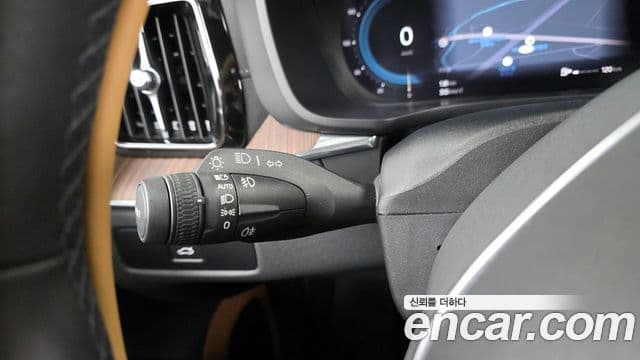 Volvo XC60 2022 — Photo 16/34