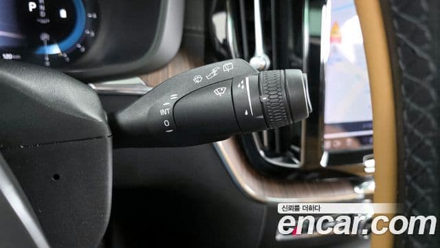Volvo XC60 2022 — Photo 19/34