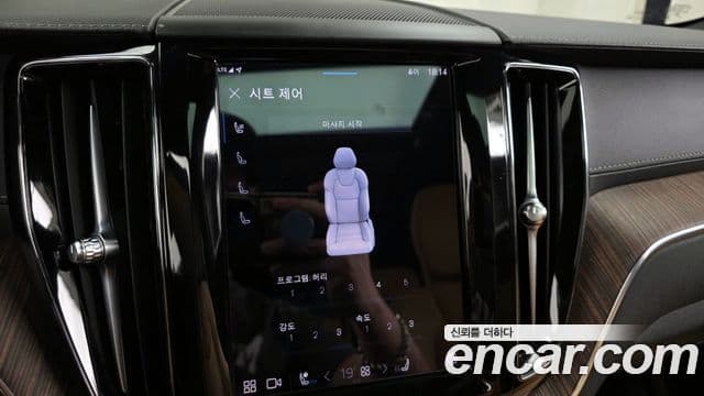 Volvo XC60 2022 — Photo 23/34