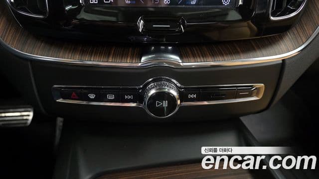 Volvo XC60 2022 — Photo 20/34