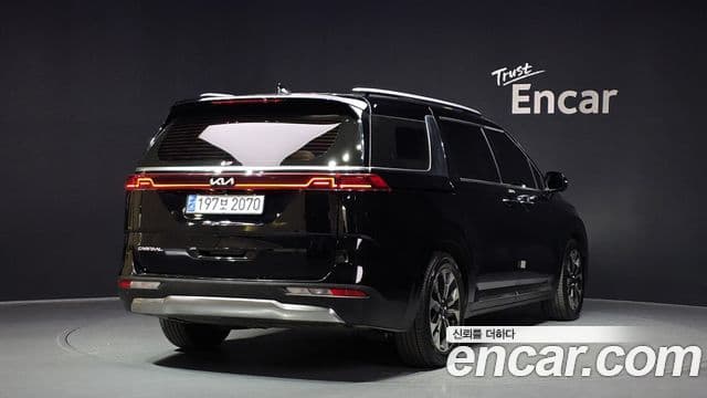 Kia Carnival 2023 — фото 2 из 20