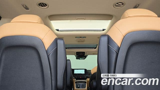 Kia Carnival 2023 — фото 15 из 20