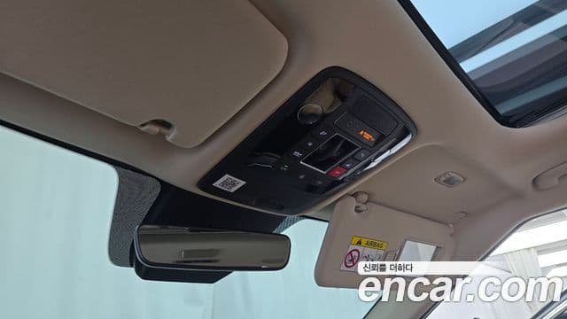 Kia Carnival 2023 — фото 17 из 20